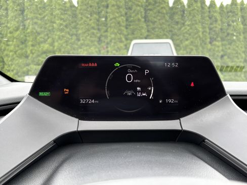 Used 2024 Toyota Prius LE FWD image 21