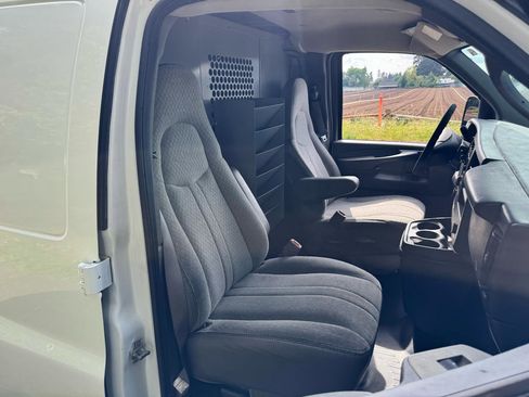Used 2009 GMC Savana 3500 RWD image 12