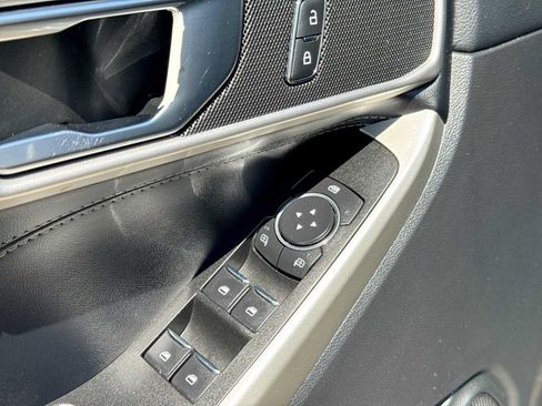 Used 2022 Ford Explorer XLT w/ Equipment Group 202A AWD/4WD image 16
