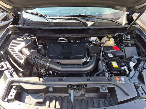 Used 2022 GMC Acadia SLE w/ Driver Convenience Package FWD image 31