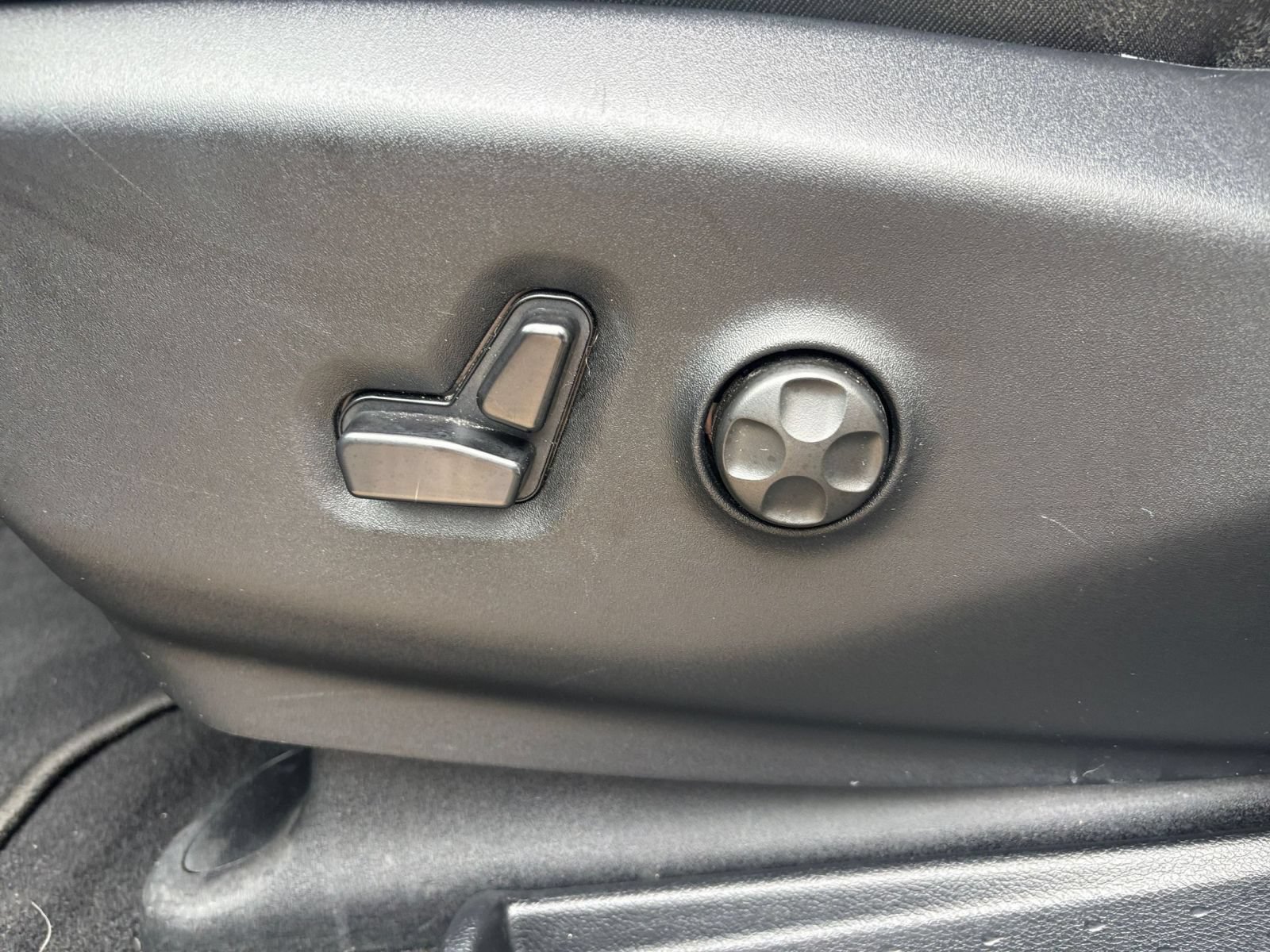 Used 2025 Chrysler Pacifica Limited FWD image 22