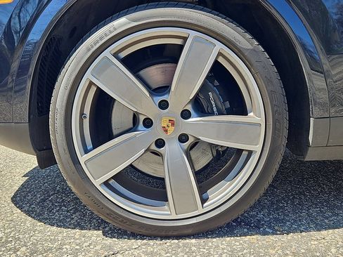 Certified 2023 Porsche Cayenne S Platinum AWD/4WD image 11