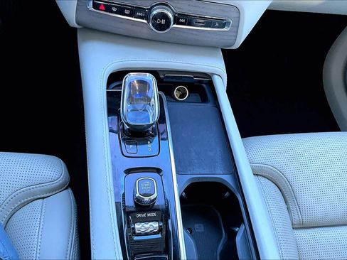 Used 2021 Volvo XC90 T8 Inscription w/ Lounge Package image 38