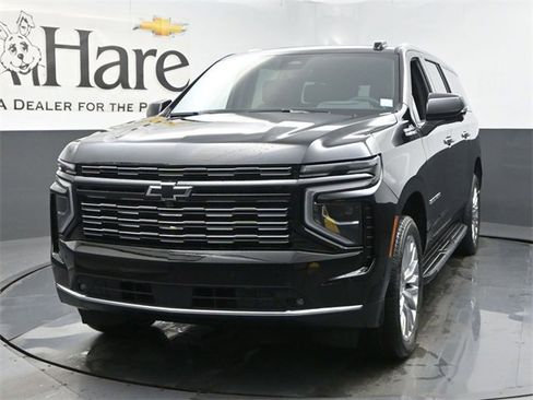 New 2026 Chevrolet Suburban High Country image 3