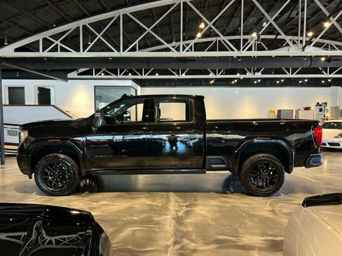 Used 2023 GMC Sierra 2500 Denali w/ Denali Black Diamond Edition image 2