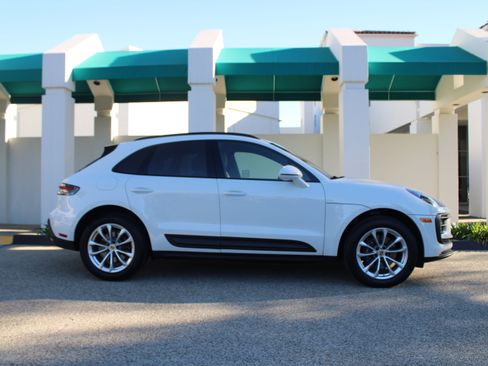 Certified 2025 Porsche Macan image 8