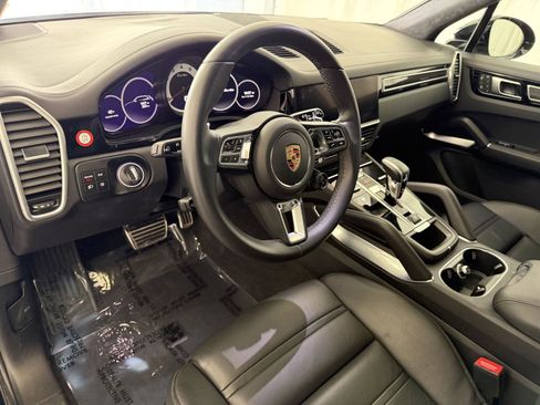 Certified 2023 Porsche Cayenne Turbo image 4
