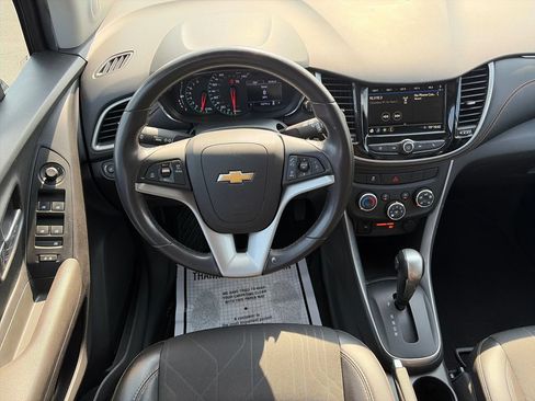 Used 2019 Chevrolet Trax LT w/ LT Convenience Package AWD/4WD image 11