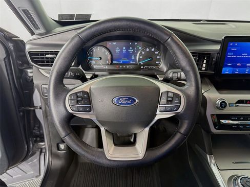 Used 2022 Ford Explorer XLT w/ Equipment Group 202A image 12