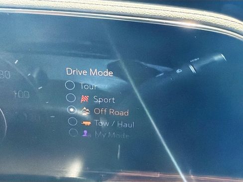 Used 2024 Cadillac Escalade Premium Luxury AWD/4WD image 32