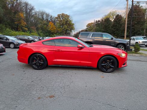 Used 2016 Ford Mustang Coupe image 4