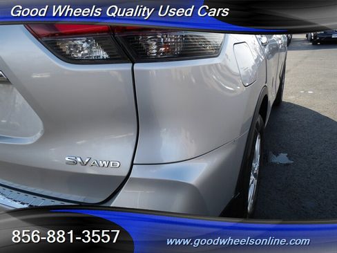 Used 2018 Nissan Rogue SV w/ Sun & Sound Touring Package image 8