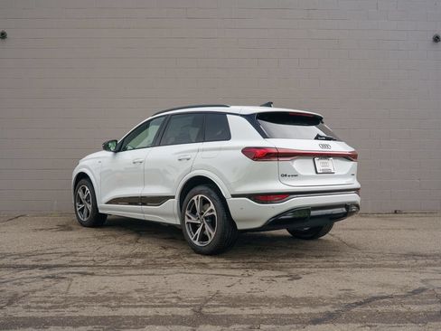 Used 2027 Audi Q6 e-tron Premium Plus w/ Premium Plus AWD/4WD image 4