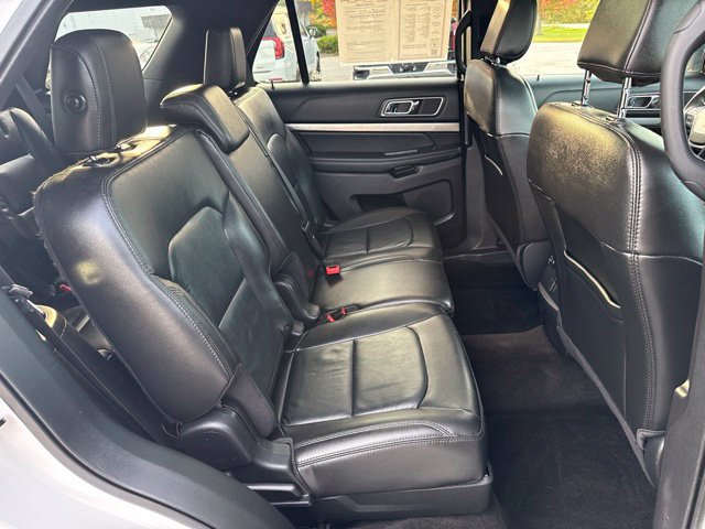 Used 2018 Ford Explorer XLT w/ Equipment Group 202A AWD/4WD image 26