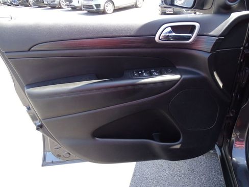 Used 2021 Jeep Grand Cherokee Laredo X image 19