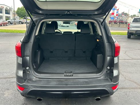 Used 2019 Ford Escape SE FWD image 6