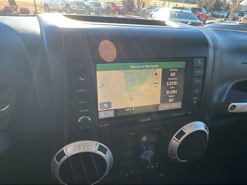 Used 2014 Jeep Wrangler Unlimited Rubicon image 31