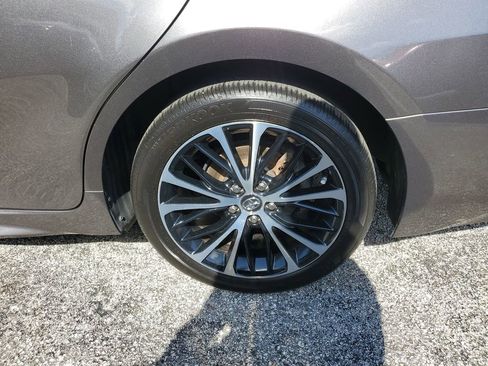 Used 2020 Toyota Camry SE FWD image 9