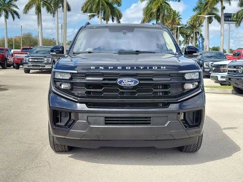Certified 2025 Ford Expedition Active image 2