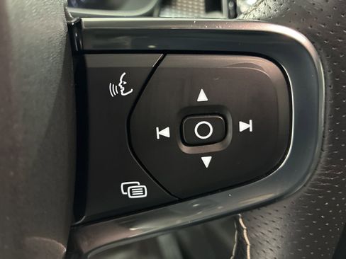 Used 2021 Volvo XC40 T5 R-Design w/ Advanced Package image 10