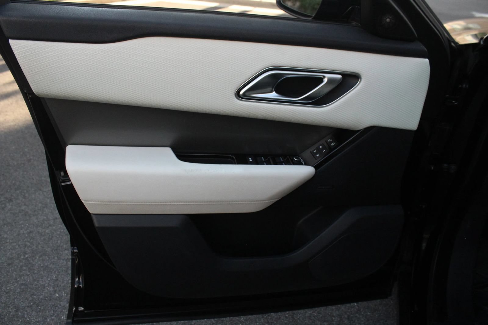Used 2020 Land Rover Range Rover Velar S AWD/4WD image 15