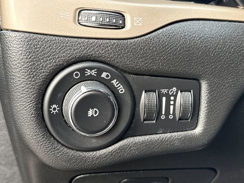 Used 2015 Jeep Cherokee Latitude image 39