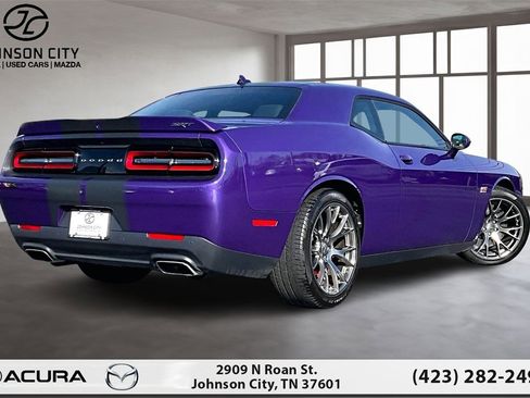 Used 2016 Dodge Challenger SRT image 2