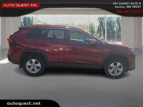 Used 2019 Toyota RAV4 LE w/ Carpet Mat Package AWD/4WD image 4
