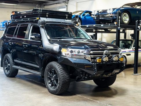 Used 2019 Toyota Land Cruiser image 1