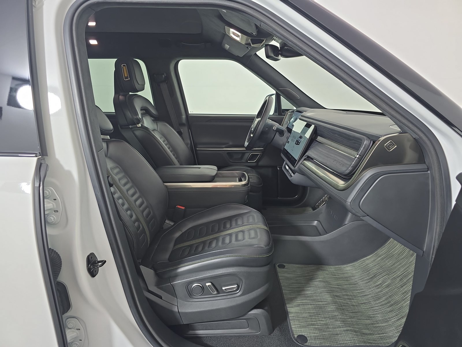 Used 2024 Rivian R1S Adventure Quad AWD/4WD image 24