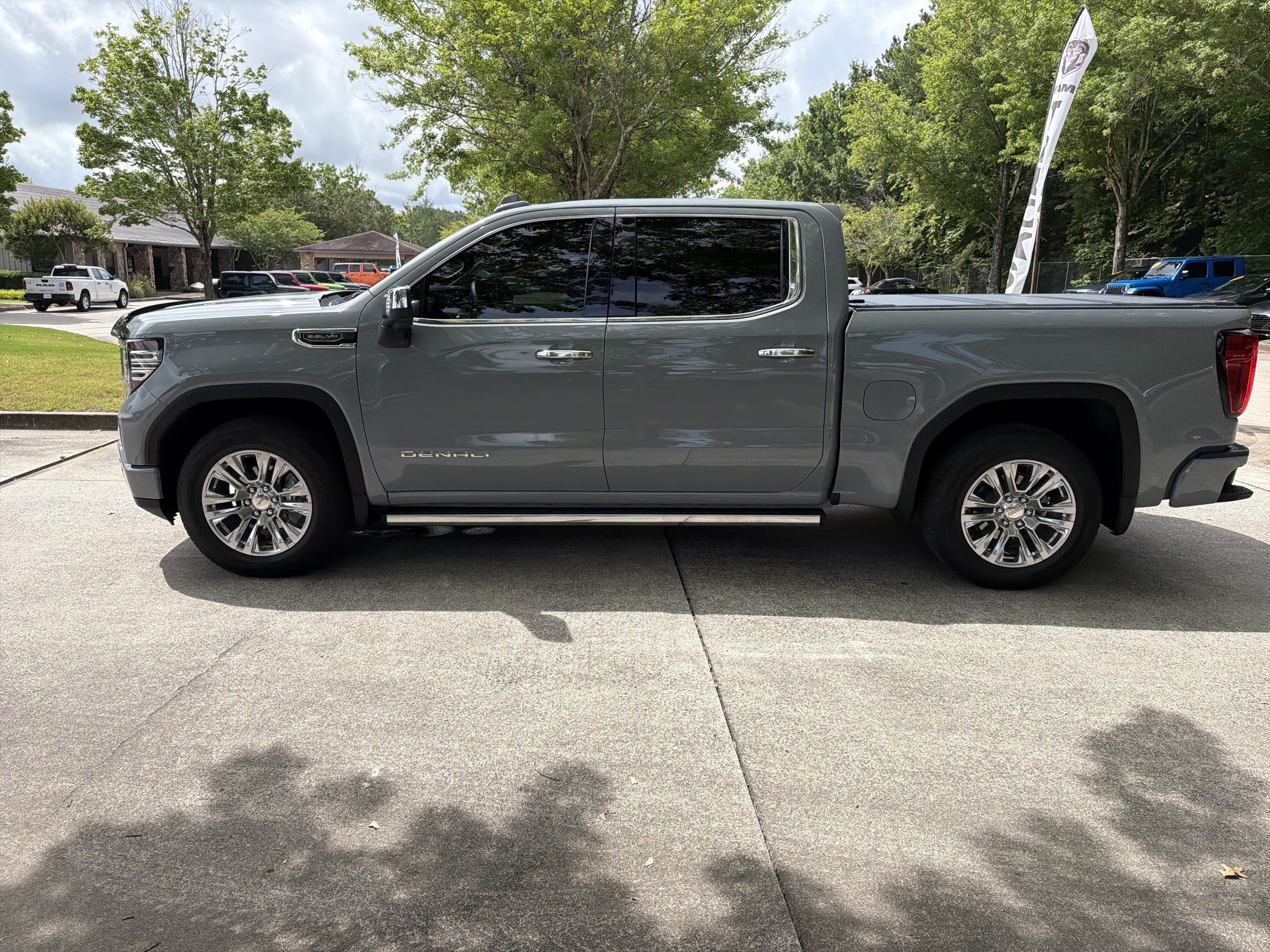 Used 2024 GMC Sierra 1500 Denali AWD/4WD image 9