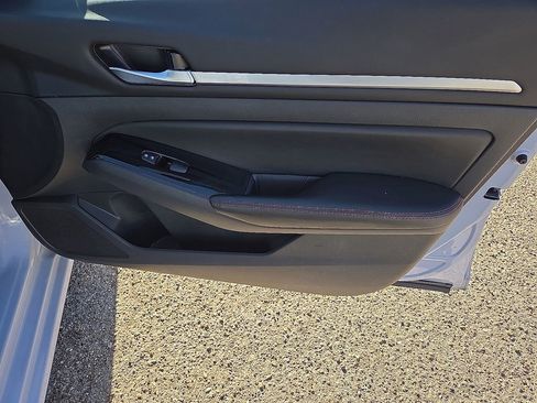 Used 2024 Nissan Altima 2.5 SR image 14