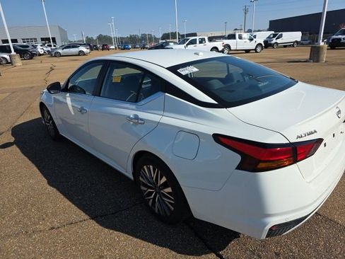 Used 2025 Nissan Altima 2.5 SV image 8