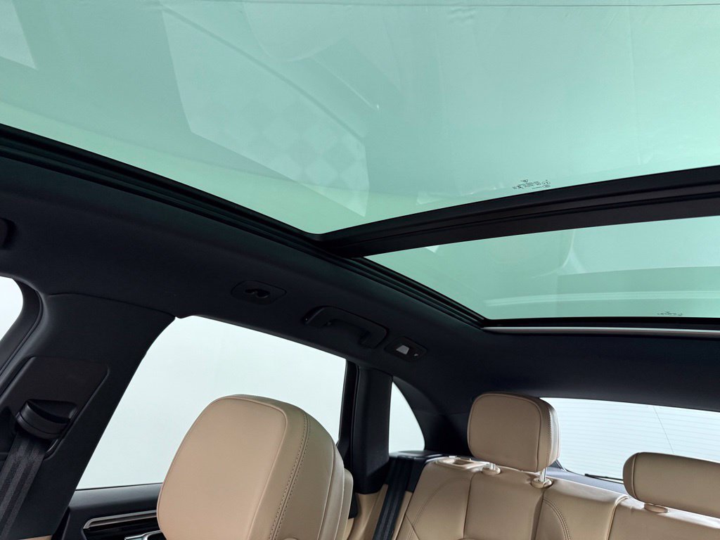Certified 2023 Porsche Macan Turbo AWD/4WD image 30