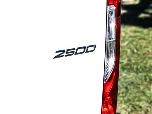 Used 2024 Mercedes-Benz Sprinter 2500 image 13