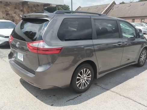 Used 2018 Toyota Sienna XLE FWD image 5