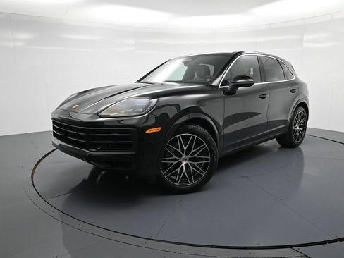 Certified 2026 Porsche Cayenne AWD/4WD image 28
