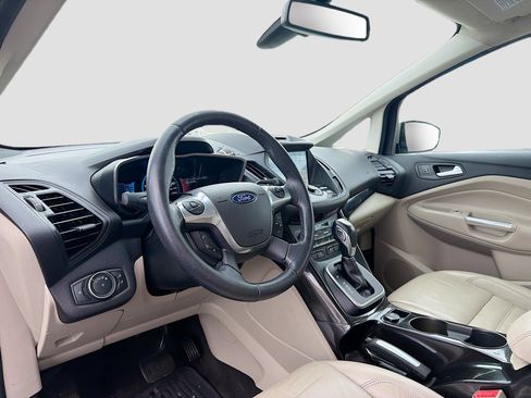 Used 2017 Ford C-MAX Titanium image 2