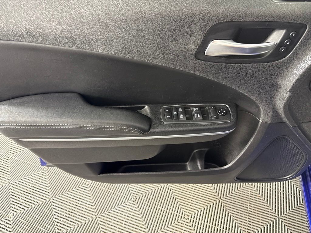 Used 2021 Dodge Charger SXT w/ Leather Interior Group RWD image 11