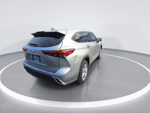 Used 2022 Toyota Highlander LE image 8