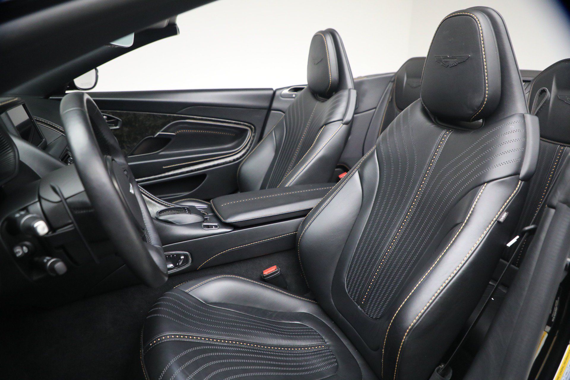 Used 2020 Aston Martin DB11 Volante RWD image 29