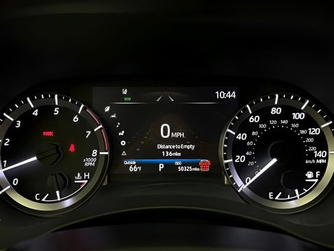 Used 2024 Toyota Highlander LE FWD image 22