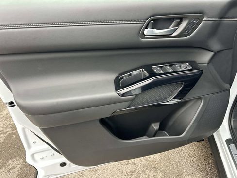 New 2026 Nissan Pathfinder Platinum AWD/4WD image 18