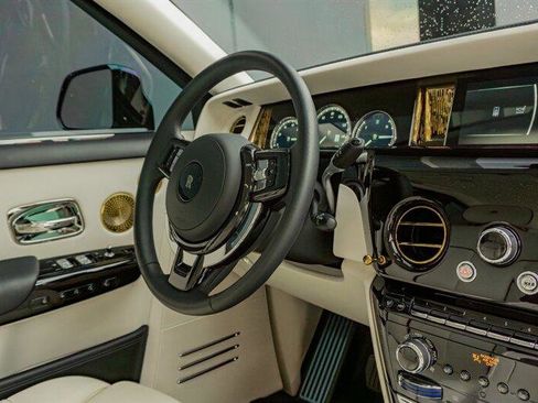 Used 2024 Rolls-Royce Phantom Sedan image 71