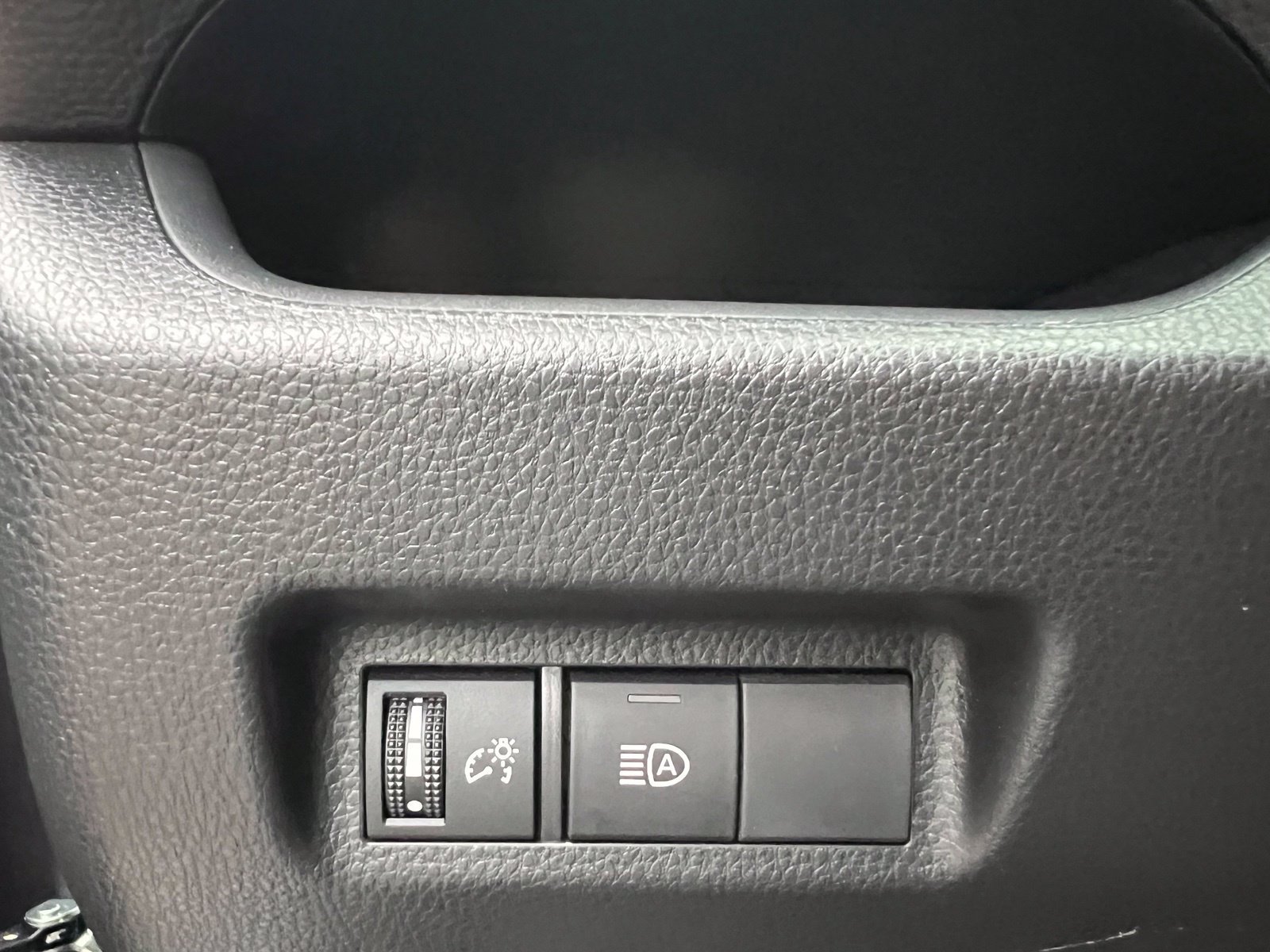 Used 2025 Toyota RAV4 SE AWD/4WD image 30