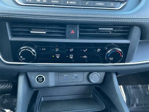 Used 2023 Nissan Rogue S image 19