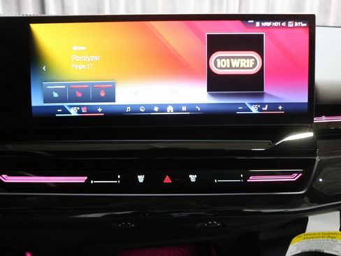 Used 2025 BMW 530i xDrive w/ Premium Package image 20