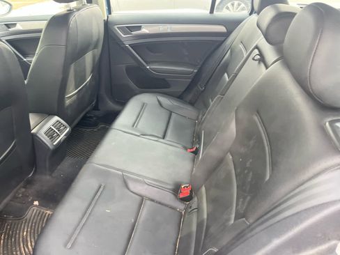 Used 2016 Volkswagen Golf SE image 8