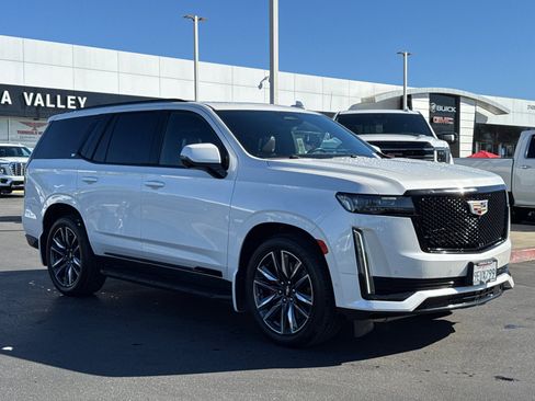 Certified 2022 Cadillac Escalade Sport Platinum w/ Heavy-Duty Trailer Package image 4