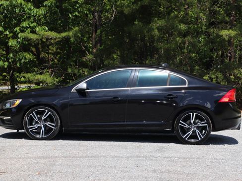Used 2017 Volvo S60 T6 R-Design Platinum w/ Climate Package AWD/4WD image 39